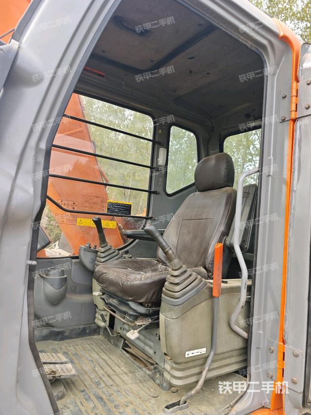 駕駛室整體（整機外觀）