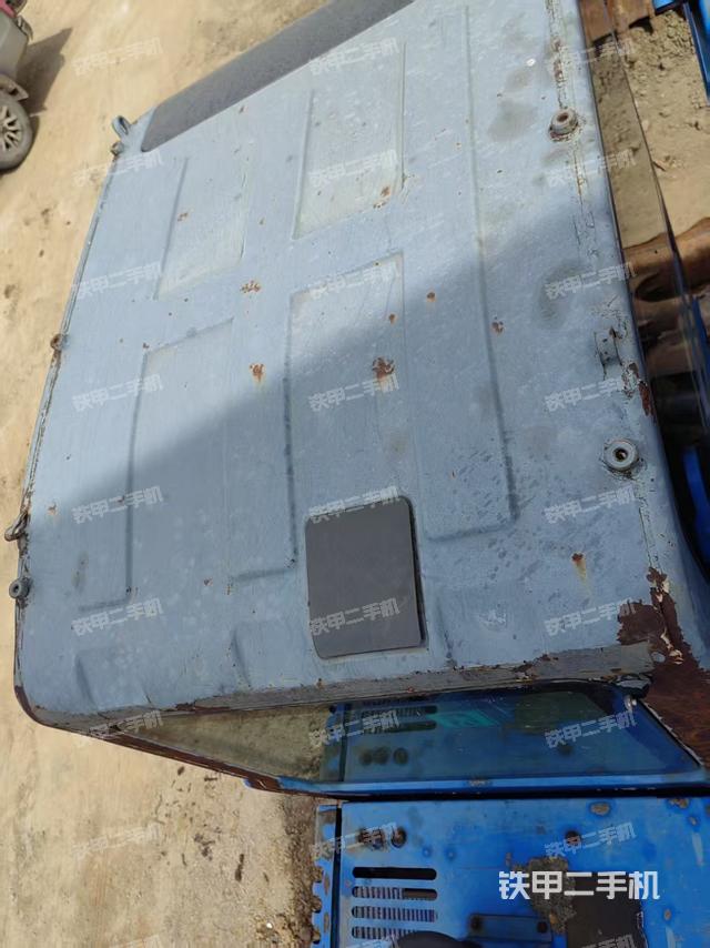 駕駛室頂部（整機外觀）