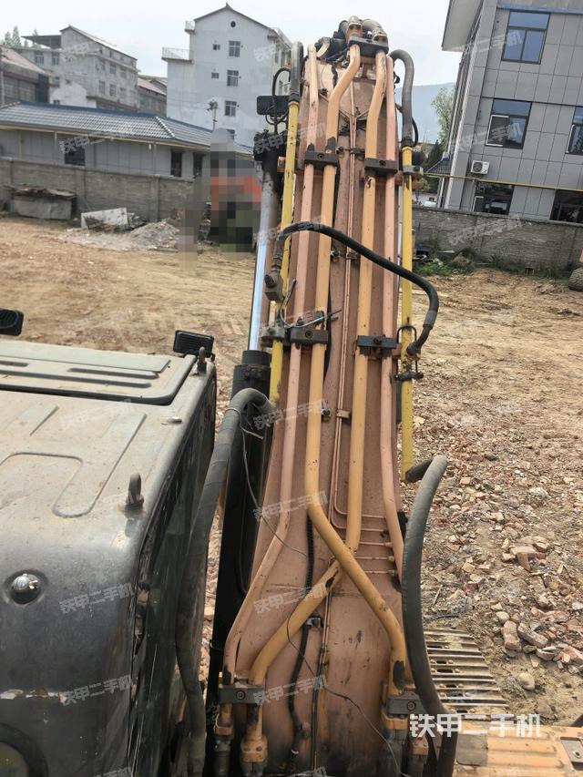 大臂背部俯視(工作和回轉(zhuǎn)裝置) 大臂背部俯視(工作和回轉(zhuǎn)裝置)