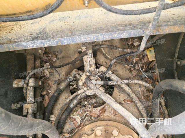 中央回轉(zhuǎn)接頭特寫（上車部件）