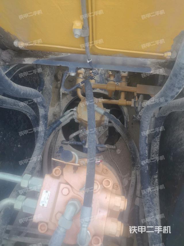 中央回轉(zhuǎn)接頭特寫（上車部件）