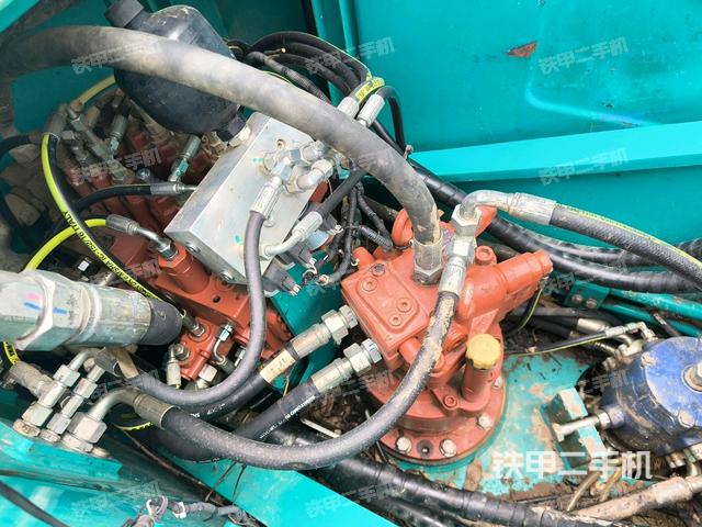 回轉(zhuǎn)馬達(dá)和主控閥（整機(jī)外觀）