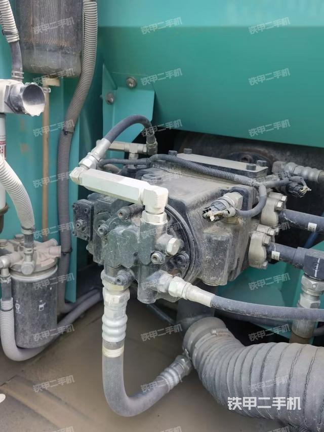 液壓泵斜45?左（大件艙室）