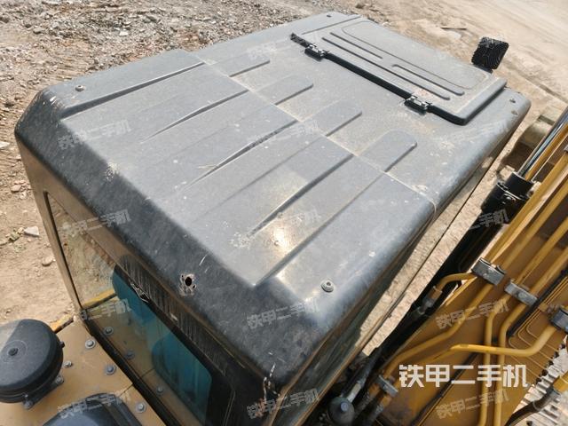 駕駛室頂部(整機(jī)外觀) 駕駛室頂部(整機(jī)外觀)