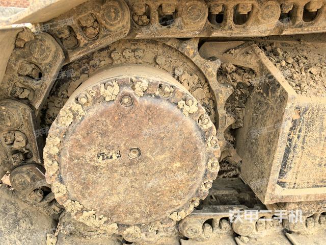 右驱动轮（行走机构）