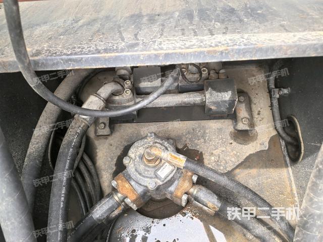 中央回轉接頭特寫(上車部件) 中央回轉接頭特寫(上車部件)