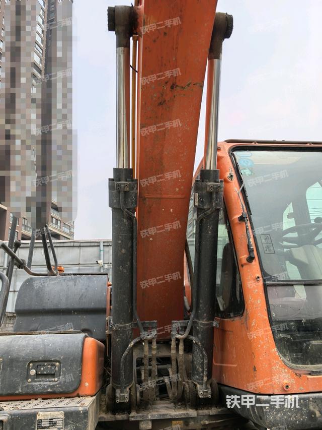 大臂油缸整體?豎拍（工作和回轉(zhuǎn)裝置）