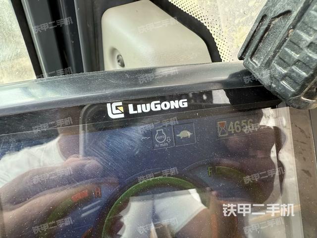 駕駛室整體（整機外觀）