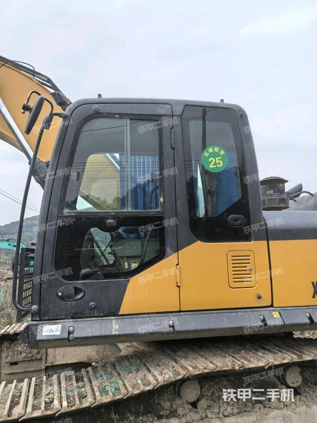 駕駛室正側(cè)（駕駛室部分）