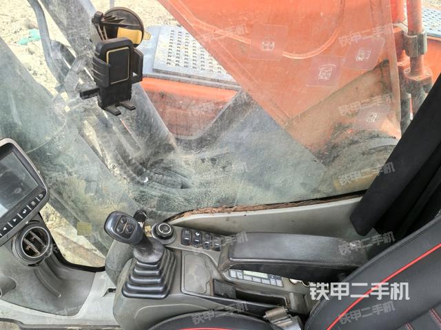 座椅右側控制臺/鑰匙門/油門/含右手柄(駕駛室部分) 座椅右側控制臺/鑰匙門/油門/含右手柄(駕駛室部分)