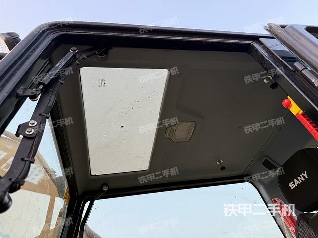 座椅右側(cè)控制臺/鑰匙門/油門/含右手柄（駕駛室部分）