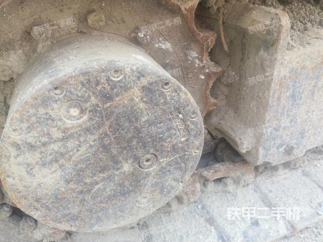 右驅(qū)動輪（行走機構(gòu)）