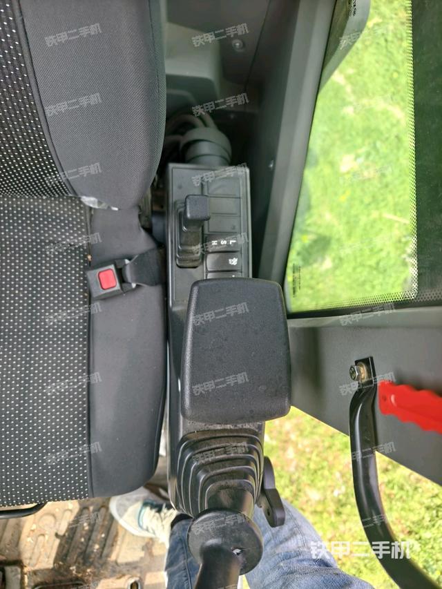 座椅左側(cè)控制臺/音響/含左手柄（駕駛室部分）