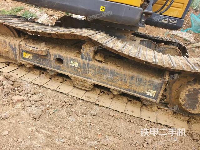 單側(cè)履帶整體(整機外觀) 單側(cè)履帶整體(整機外觀)