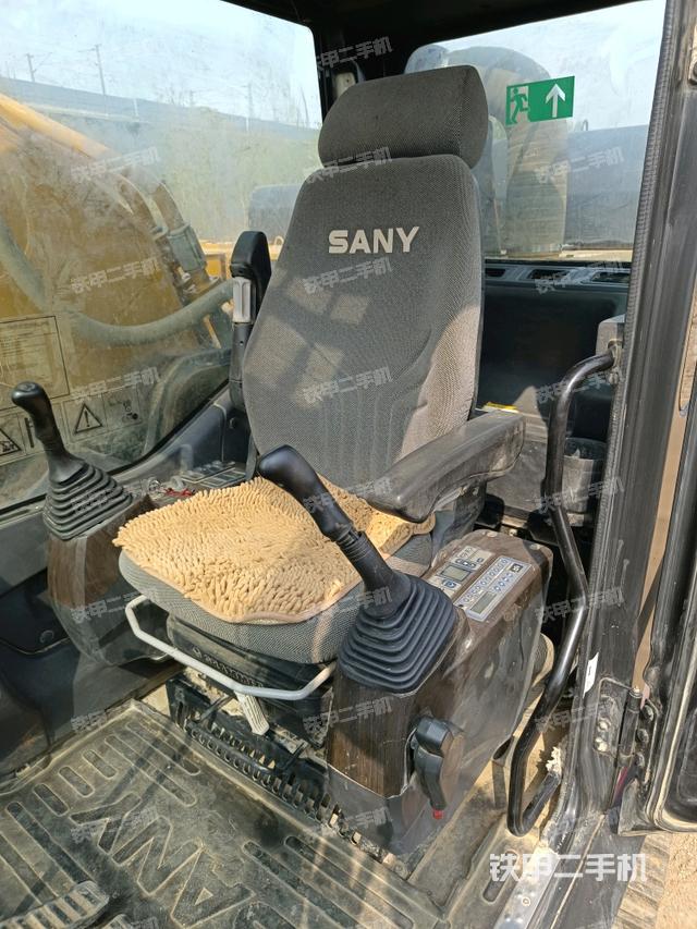 駕駛室整體（整機外觀）