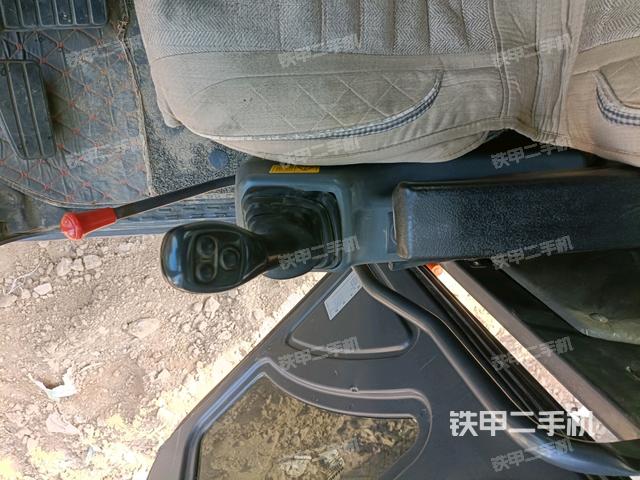 座椅左側(cè)控制臺(tái)/音響/含左手柄(駕駛室部分) 座椅左側(cè)控制臺(tái)/音響/含左手柄(駕駛室部分)