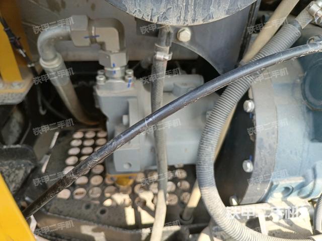 液壓泵艙室正面整體(整機(jī)外觀) 液壓泵艙室正面整體(整機(jī)外觀)