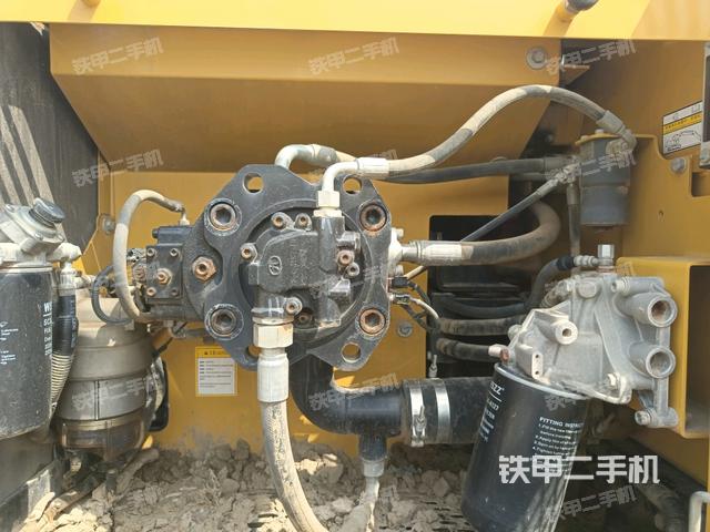 液壓泵艙室正面整體（整機(jī)外觀）