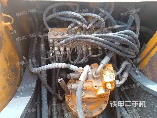 回轉(zhuǎn)馬達(dá)和主控閥(整機(jī)外觀) 回轉(zhuǎn)馬達(dá)和主控閥(整機(jī)外觀)