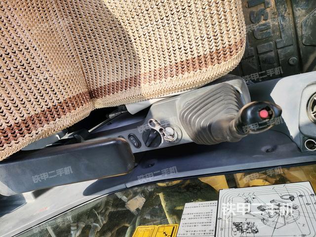 座椅右侧控制台/钥匙门/油门/含右手柄（驾驶室部分）