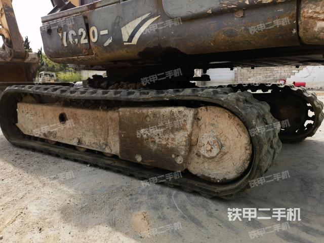 單側(cè)履帶整體(整機外觀) 單側(cè)履帶整體(整機外觀)