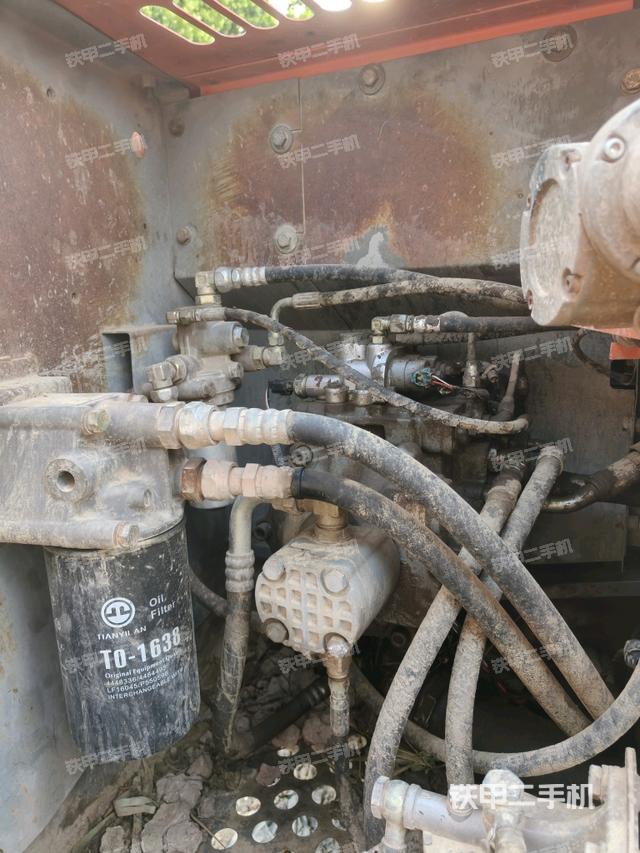 液壓泵艙室正面整體（整機(jī)外觀）