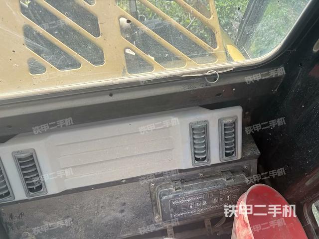 座椅左側控制臺/音響/含左手柄(駕駛室部分) 座椅左側控制臺/音響/含左手柄(駕駛室部分)