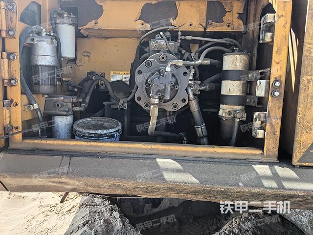 液壓泵艙室正面整體（整機(jī)外觀）