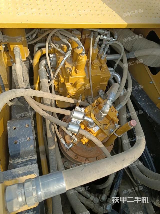 回轉(zhuǎn)馬達和主控閥（整機外觀）