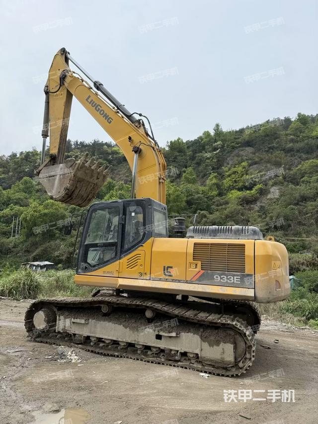 駕駛室頂部（整機外觀）