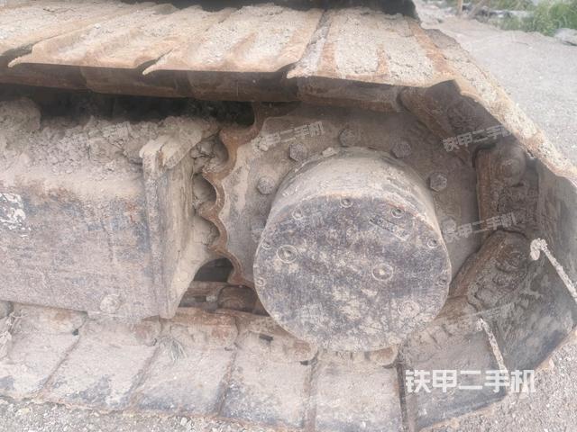 左驅(qū)動輪（行走機構(gòu)）