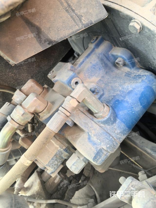 液壓泵艙室正面整體(整機(jī)外觀) 液壓泵艙室正面整體(整機(jī)外觀)
