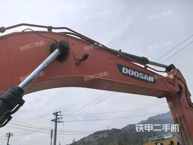 大臂整體?右側(工作和回轉裝置) 大臂整體?右側(工作和回轉裝置)