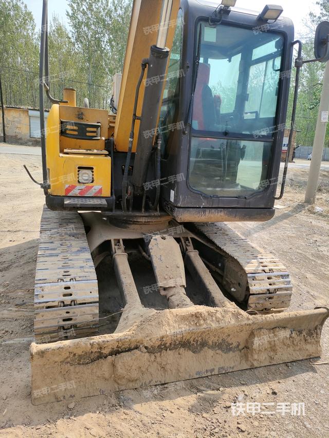 轉(zhuǎn)盤(pán)和下車(chē)架正前（工作和回轉(zhuǎn)裝置）