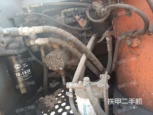 液壓泵艙室正面整體(整機外觀) 液壓泵艙室正面整體(整機外觀)