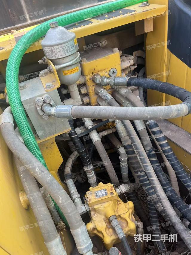 回转马达和主控阀（整机外观）