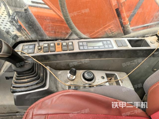 座椅右側(cè)控制臺/鑰匙門/油門/含右手柄（駕駛室部分）