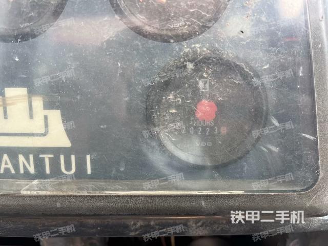操作手柄右(推土機(jī)駕駛室) 操作手柄右(推土機(jī)駕駛室)