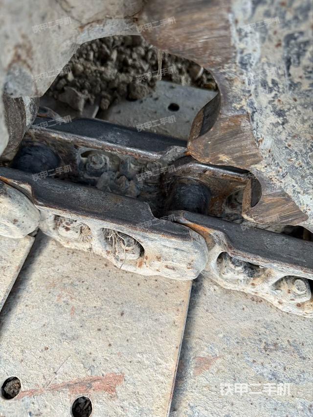 右側(cè)履帶整體?（行走機(jī)構(gòu)）