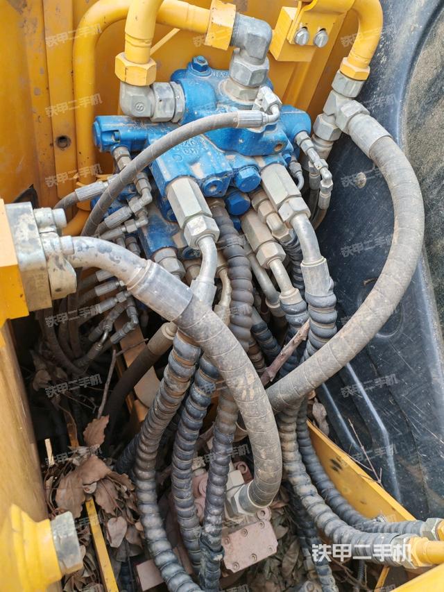 回轉(zhuǎn)馬達和主控閥（整機外觀）