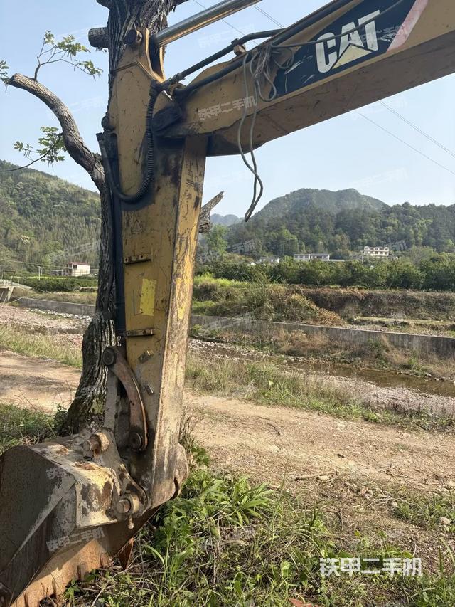 小臂整體右前(工作和回轉裝置) 小臂整體右前(工作和回轉裝置)