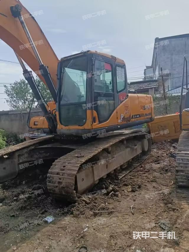駕駛室整體(整機(jī)外觀) 駕駛室整體(整機(jī)外觀)
