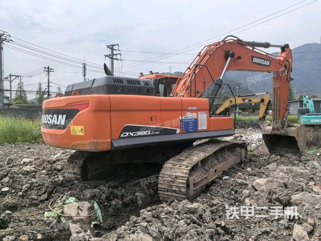 右后45(整機外觀) 右后45(整機外觀)
