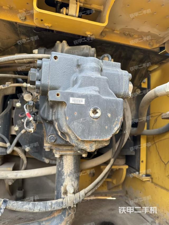 液壓泵艙室正面整體(整機(jī)外觀) 液壓泵艙室正面整體(整機(jī)外觀)