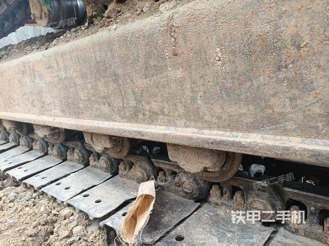 單側(cè)履帶整體(整機外觀) 單側(cè)履帶整體(整機外觀)