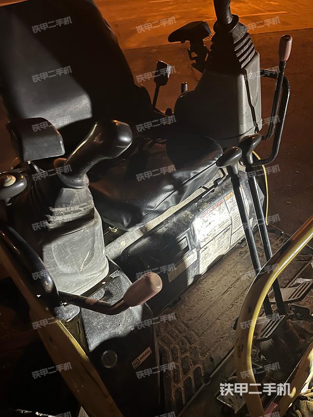 驾驶室顶部（整机外观）