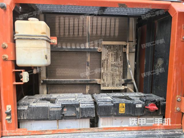 散熱器正面(大件艙室) 散熱器正面(大件艙室)