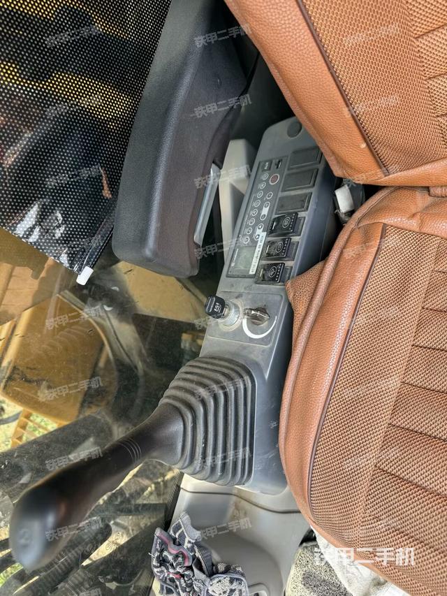 右側(cè)玻璃角標（駕駛室部分）