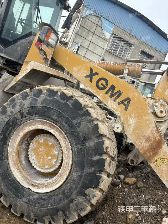 鏟斗油缸側(cè)面(工作裝置) 鏟斗油缸側(cè)面(工作裝置)