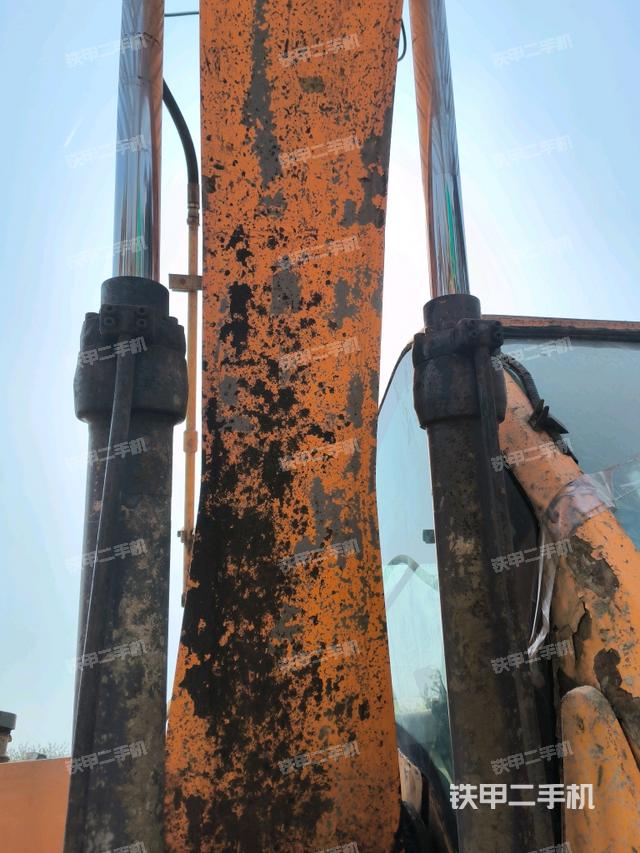 大臂油缸整體?豎拍（工作和回轉(zhuǎn)裝置）